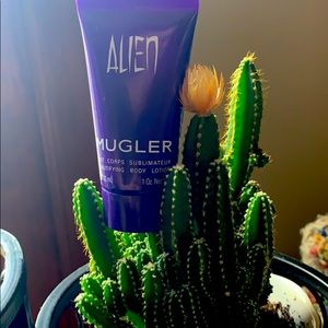Alien body lotion